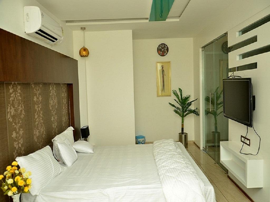 Hotel The Grand Parshwanath Sankeshvar Buitenkant foto