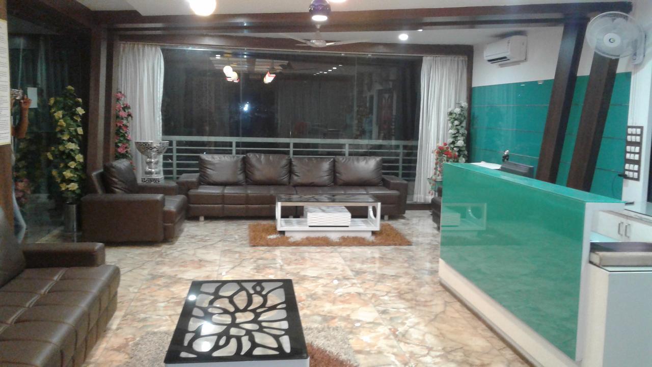 Hotel The Grand Parshwanath Sankeshvar Buitenkant foto