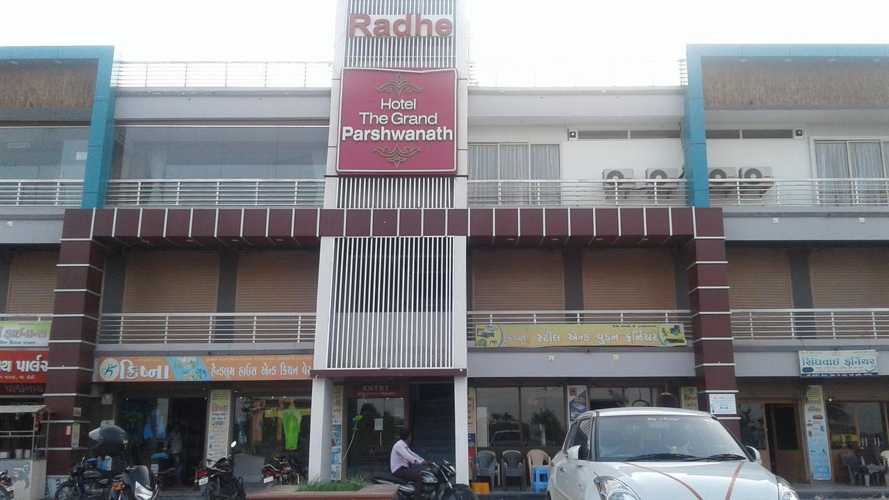 Hotel The Grand Parshwanath Sankeshvar Buitenkant foto