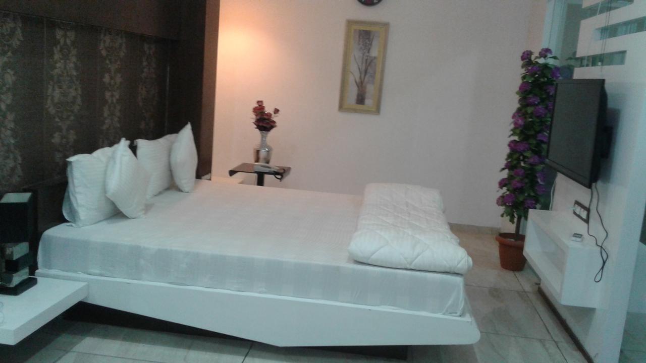 Hotel The Grand Parshwanath Sankeshvar Buitenkant foto