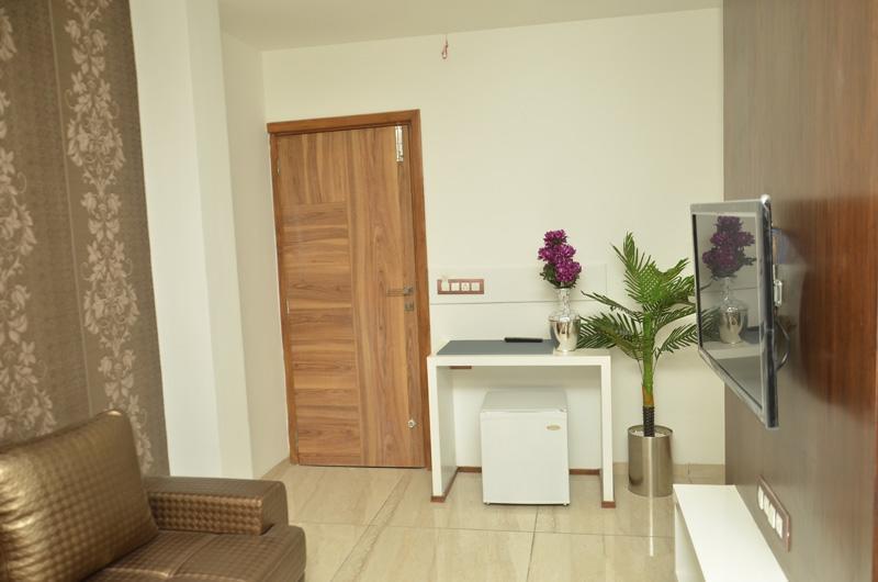 Hotel The Grand Parshwanath Sankeshvar Buitenkant foto