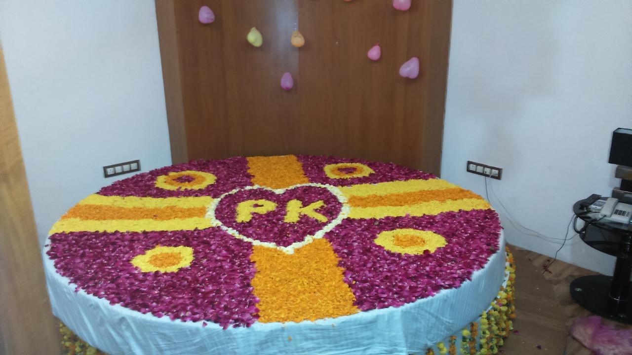 Hotel The Grand Parshwanath Sankeshvar Buitenkant foto