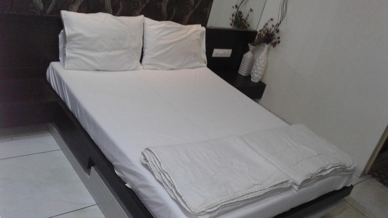 Hotel The Grand Parshwanath Sankeshvar Buitenkant foto