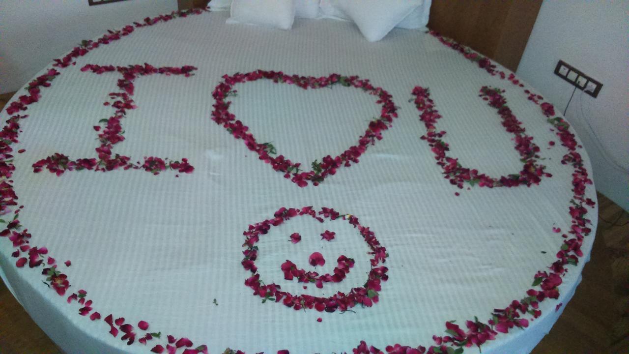 Hotel The Grand Parshwanath Sankeshvar Buitenkant foto