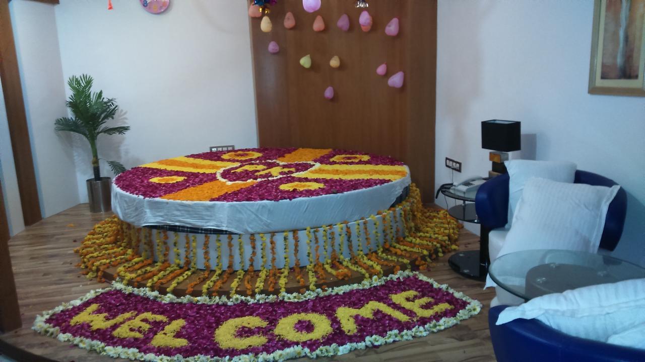 Hotel The Grand Parshwanath Sankeshvar Buitenkant foto