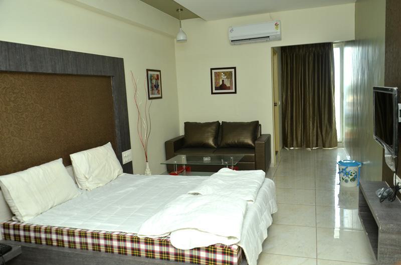 Hotel The Grand Parshwanath Sankeshvar Buitenkant foto