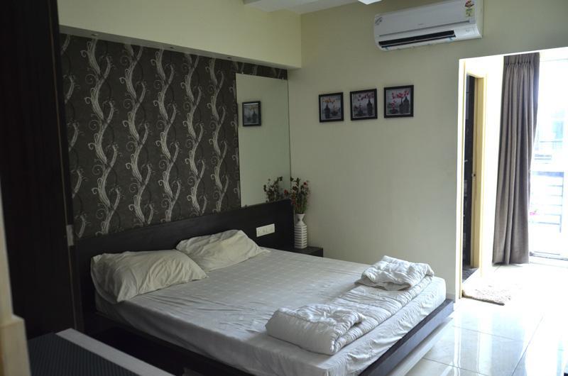 Hotel The Grand Parshwanath Sankeshvar Buitenkant foto
