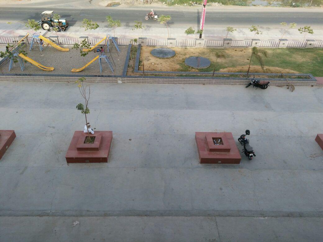 Hotel The Grand Parshwanath Sankeshvar Buitenkant foto